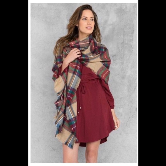 NWT Francesca’s Elegant Soft Oversized Plaid Wrap - Picture 4 of 13